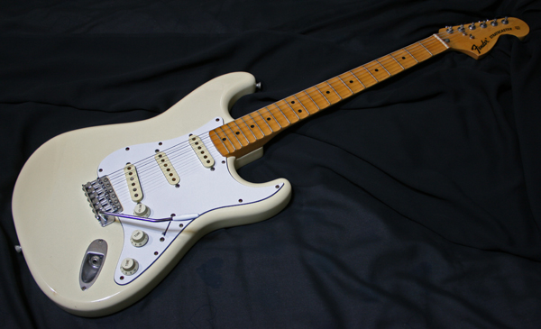 fender Japan】ST72-75スキャロップド指板 ラージヘッド 美品(ストラト
