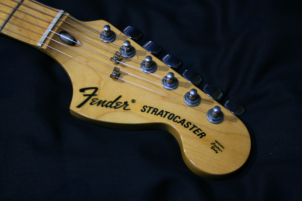 Fender Japan ST72-75 スキャロップ指板　日本製 fender Japan】ST72-75スキャロップド指板 ラージヘッド 美品(ストラト