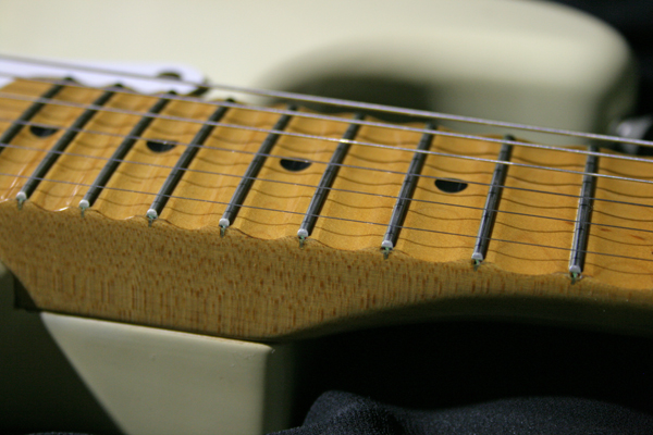 fender Japan】ST72-75スキャロップド指板 ラージヘッド 美品(ストラト