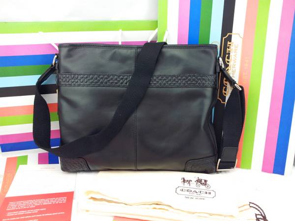 コーチCOACH F70456グラム レザー ジップトップ クロスボディー(男性用  