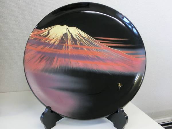 ✨美品✨ 大角弘明作 輪島塗 飾り皿 蝶 共箱入 漆器 伝統工芸 大角博明 輪島塗 赤富士 | 輪島塗の塗師屋 飾皿漆額 赤富士沈金 55,000
