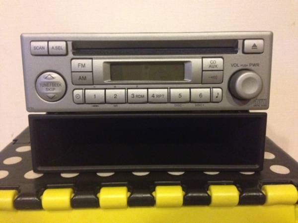 カーステレオ Cdプレイヤーhonda車 1yt0 格安amfm 松下 Cdプレーヤー 売買されたオークション情報 Yahooの商品情報をアーカイブ公開 オークファン Aucfan Com