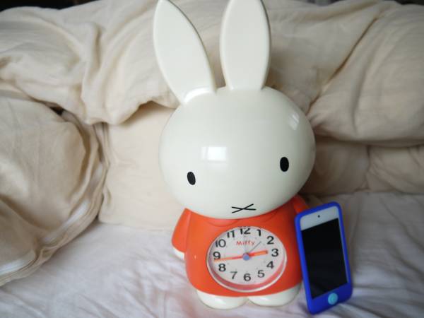 Miffy おしゃべりミッフィー目覚まし時計 アナログ 目覚し時計 売買されたオークション情報 Yahooの商品情報をアーカイブ公開 オークファン Aucfan Com