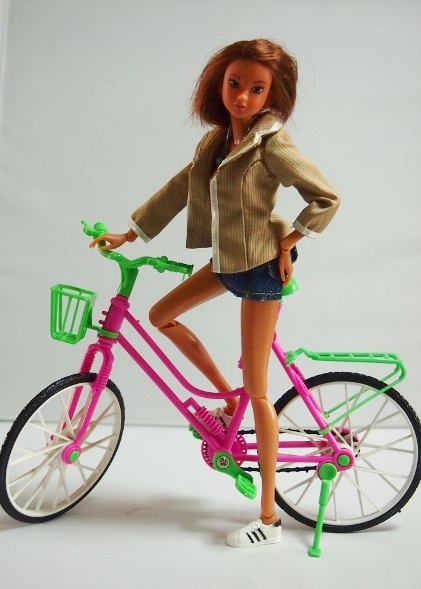 1 6ドールサイズ ミニチュア自転車momokoやリカちゃんに可動 ドールハウス 売買されたオークション情報 Yahooの商品情報をアーカイブ公開 オークファン Aucfan Com