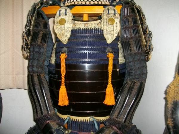 鎧兜の房紐２本 甲冑当世具足面頬胴袖籠手武具火縄銃日本刀鍔 甲冑 兜 鎧 売買されたオークション情報 Yahooの商品情報をアーカイブ公開 オークファン Aucfan Com