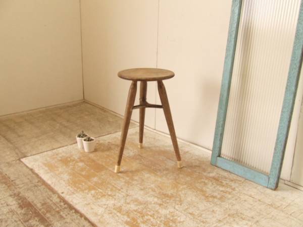 古い木の3本脚スツール 丸椅子アンティークチェア レトロ(スツール