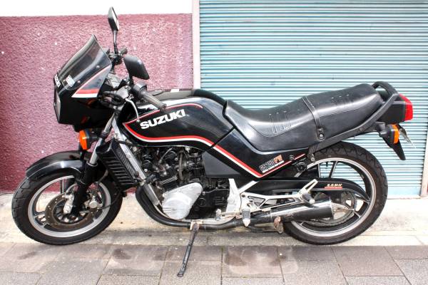 スズキ　GS250FW  書類付レストアベース車 Yahoo!オークション - 旧車 スズキ GS250FW 書類 鍵付き レストア フル