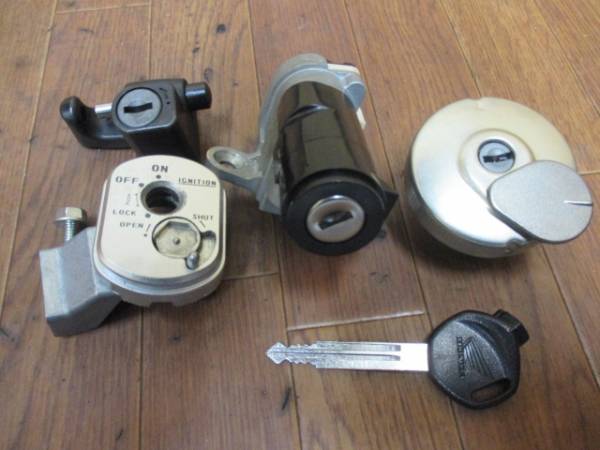 即決中古　ベンリィ110　①　JA09　キー３点