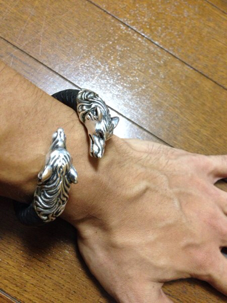 本物 レザーズ＆トレジャーズ ウルフレザーバングル ルビーアイ 