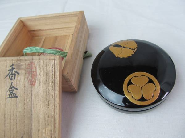 「祖」 御本 菊散紋 菓子器 真葛 香山 共箱 茶道具 （331A②） 香盆 葵の御紋 大正期 骨董品 祖」 御本 菊散紋 菓子器 真葛 香山 共箱
