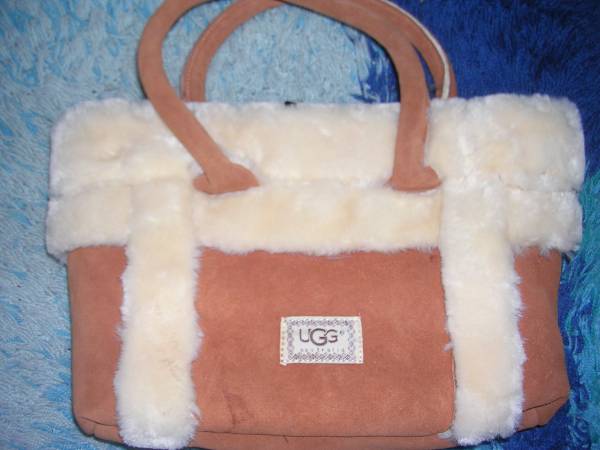 希少　新品正規　UGG　アグ　ムートンバッグ　ブラウン