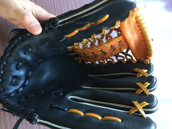 ベースマン硬式外野手用グラブ ウェブは久保田スラッガー