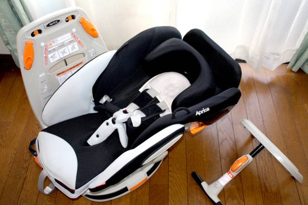 ◆Ｑ◆美品 Aprica ４方向チャイルドシート・ベッド◆◆新生児◆