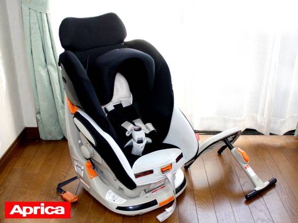 ◆Ｑ◆美品 Aprica ４方向チャイルドシート・ベッド◆◆新生児◆