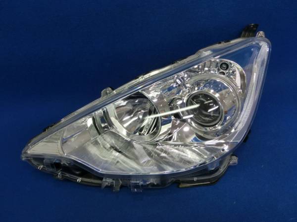 NHP10アクア前期純正ハロゲン ヘッドライト左Lライト