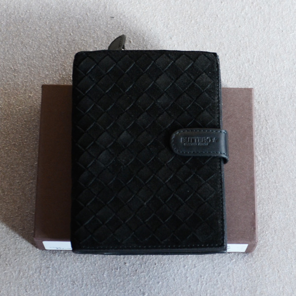 新品 定価22000円 BUTTERO ブッテロ 二つ折り財布 黒スエード