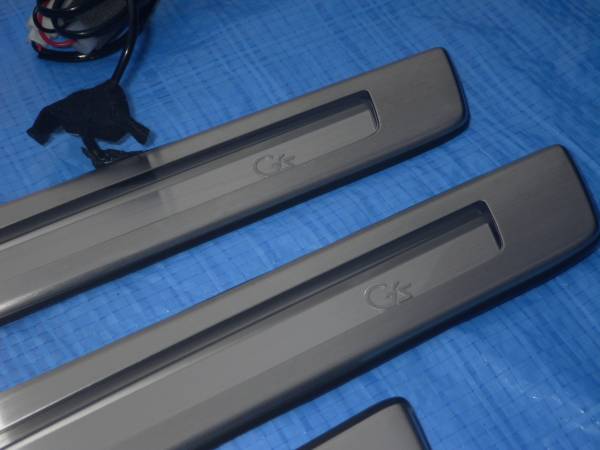 プリウスG'S トヨタ純正 LED内蔵スカッフプレート_2