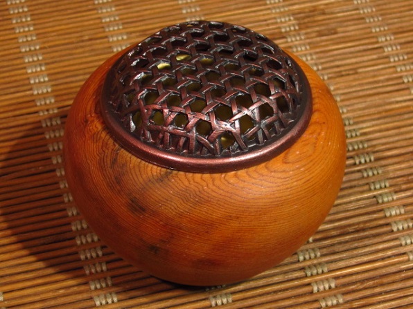 屋久杉工芸品　香炉（小）　お香線香和風木製アロマテラピー銘木