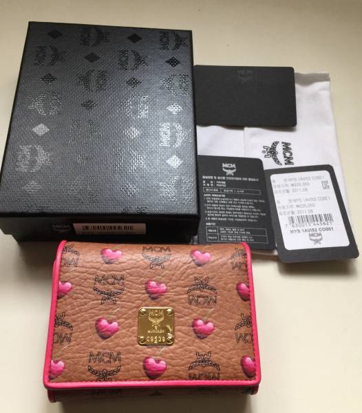 即決 新品 MCM 三つ折り財布 正規品 キャメルピンクハート