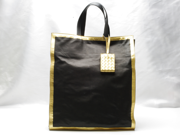 25万 BOTTEGA VENETA 上質本革ゴールド＆黒トート 美品 BOTTEGA VENETA 