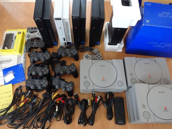 PS2 本体 5台　箱説付き　コントローラー9個　PS1本体7台 50000