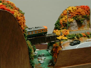 ゆめレール鉄道風景ミニジオラマ　　紅葉の渓谷とガ－ダ－鉄橋