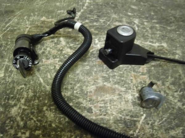 Ns1 シートカウル 給油口カバー キーシリンダー ホンダ用 売買されたオークション情報 Yahooの商品情報をアーカイブ公開 オークファン Aucfan Com