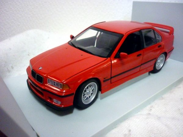 UT BMW 318iS E36 1/18 ミニカー 3シリーズ 赤(乗用車)｜売買された 