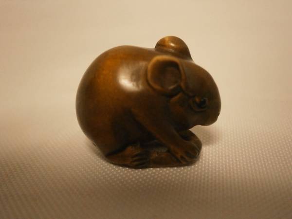 根付け ねずみ 黄楊 古美術鼠 柿？ 根付 Netsuke 精密 彫刻 超絶技巧