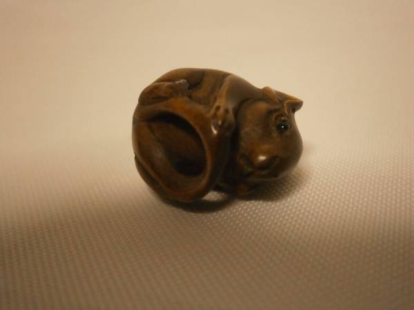 根付け ねずみ 黄楊 古美術鼠 柿？ 根付 Netsuke 精密 彫刻 超絶技巧