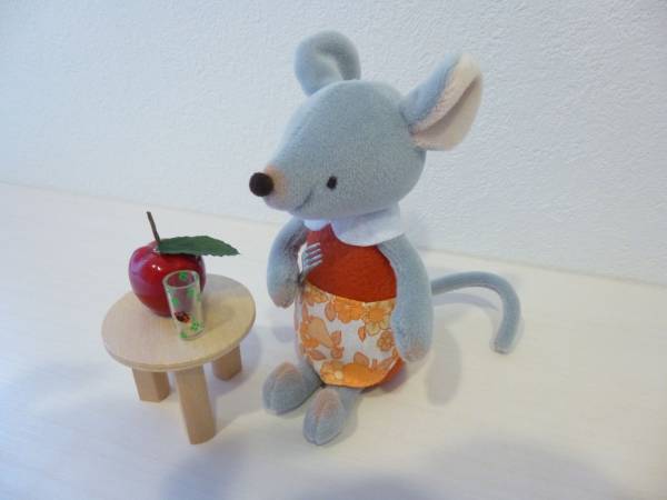 原優子さん作品 ネズミのヌイグルミ 机とおやつ付 ネズミ一般 売買されたオークション情報 Yahooの商品情報をアーカイブ公開 オークファン Aucfan Com