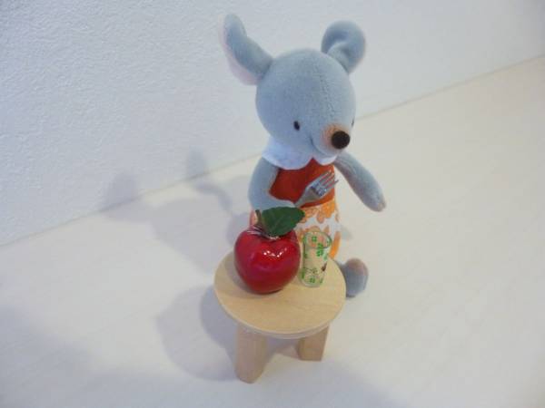 原優子さん作品 ネズミのヌイグルミ 机とおやつ付 ネズミ一般 売買されたオークション情報 Yahooの商品情報をアーカイブ公開 オークファン Aucfan Com