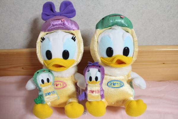 ディズニー ドナルド デイジー 干支ぬいぐるみ 13ヘビ 巳 ディズニー 売買されたオークション情報 Yahooの商品情報をアーカイブ公開 オークファン Aucfan Com