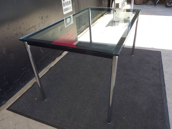 IDC大塚家具◇ル・コルビジェ ガラス ダイニングテーブルART48/C(ル