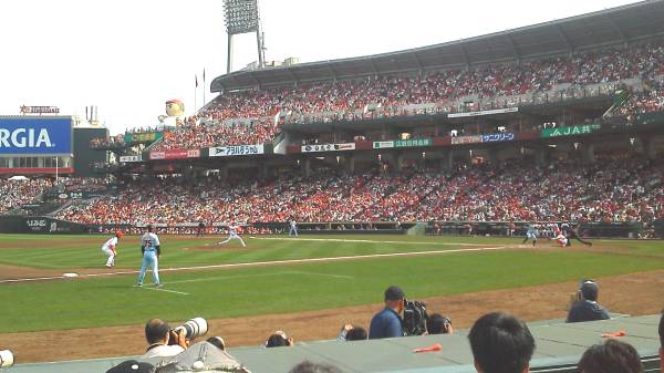 7/25(土)広島vs巨人 3塁側フィールドボックス 前後4席可