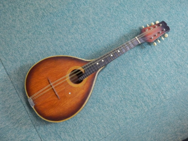 古いフラット・マンドリン（メーカー不明） Flat Mandolin（フラット