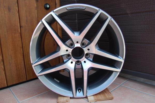 ■ＡＭＧパッケージ　純正ホイール　Ｗ２２２現行■8.5Jフロント