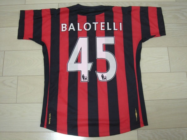 新品正規品UMBRO 11-12(A)マンチェスターシティ「45」バロテッリ