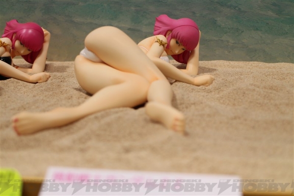 キャラホビ2015新作！「ハマーン・カーン水着」on the beach