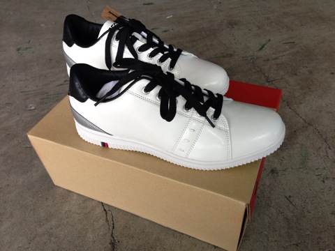 MEGA NEW カジュアル スパイクレス 快適 軽量 MG15 白黒 26