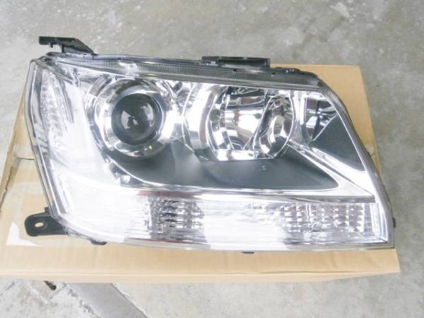 TDA4W エスクード　右ライト　ＨＩＤ　ディスチャージ　！！