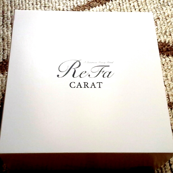新品 保証書付き ReFa CARAT リファカラット 美容ローラー 景で頂いた