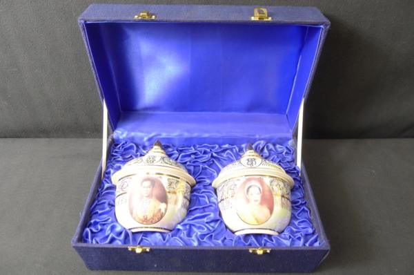 1002★タイ国王 ペアカップ 寺院の形 ハンドペイント 共箱 陶器