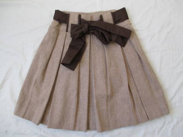 *8649*ファミリア　可愛いウエストリボンのブリーツスカート150