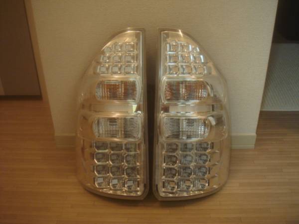 ZRR70　NOAH　ノア　純正クリアテール　VOXYにも？