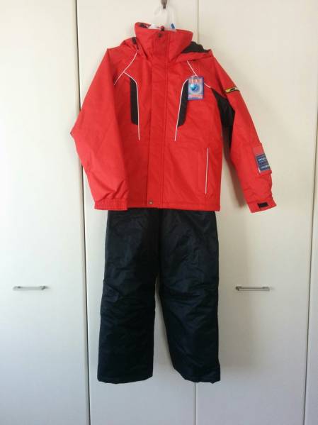 新品！スポルディング　男の子　140 スキーウェア 上下 調節可
