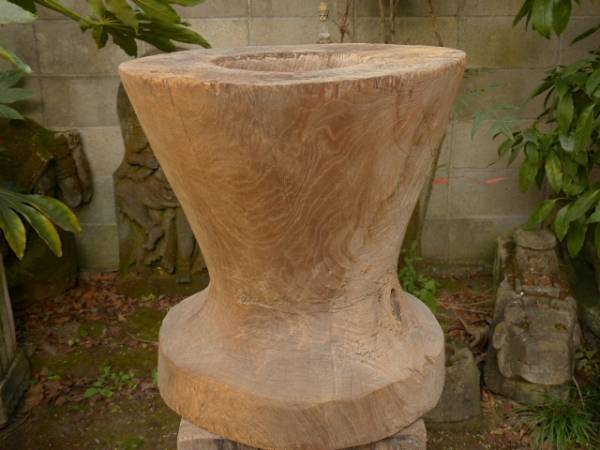 チークの一木を刳り貫いた古い臼h41cm／26kg ディスプレイ1221 【公式