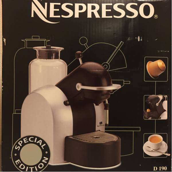 NESPRESSO/ネスプレッソ・コーヒーメーカー D190 エスプレッソ式