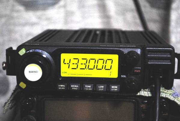 良品♪ ICOM アイコム 208D マイク付 コレクション部屋から ICOM 使い
