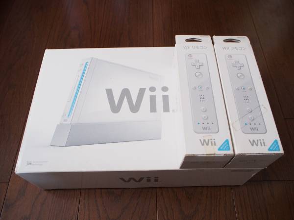 【中古美品】Wii本体＋リモコン2つセット